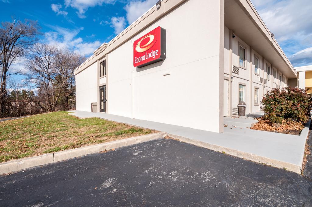 Econo Lodge Hagerstown I-81 Екстер'єр фото