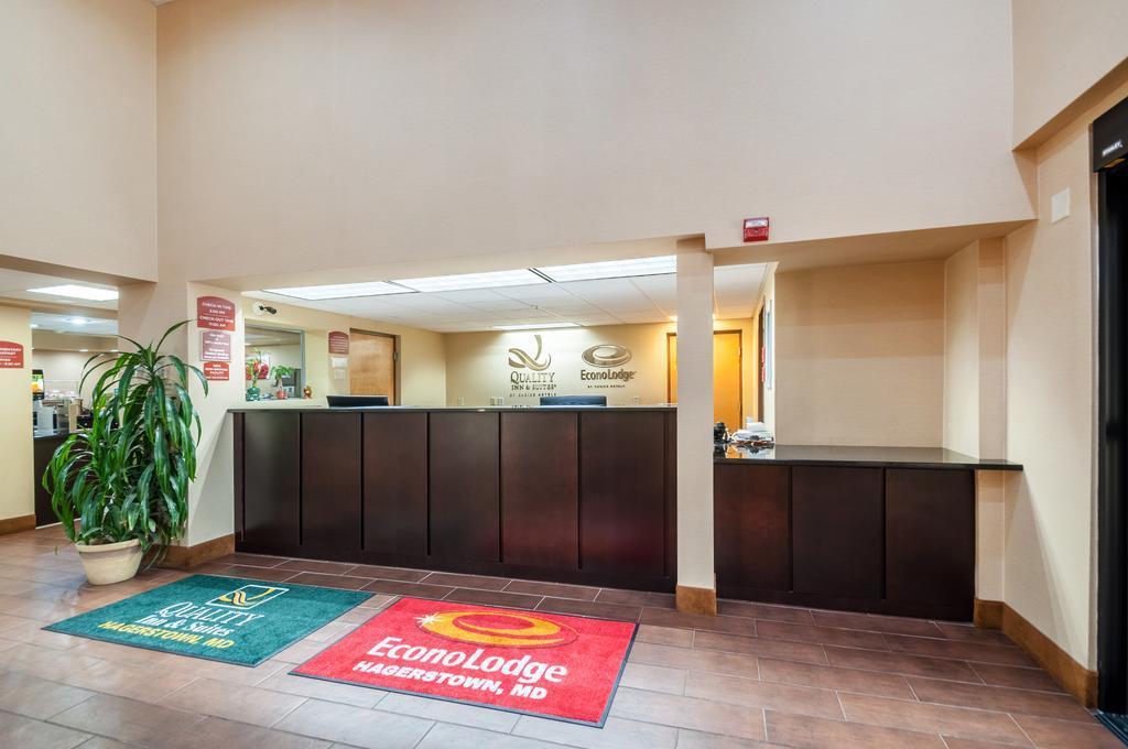 Econo Lodge Hagerstown I-81 Екстер'єр фото