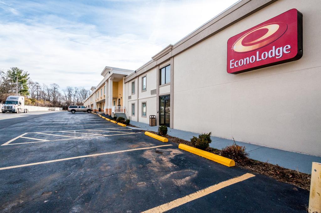 Econo Lodge Hagerstown I-81 Екстер'єр фото