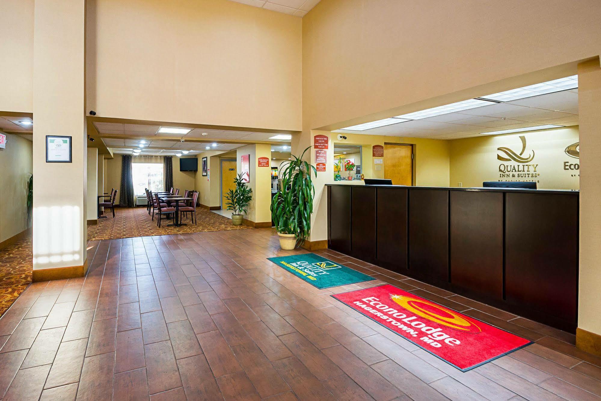 Econo Lodge Hagerstown I-81 Екстер'єр фото