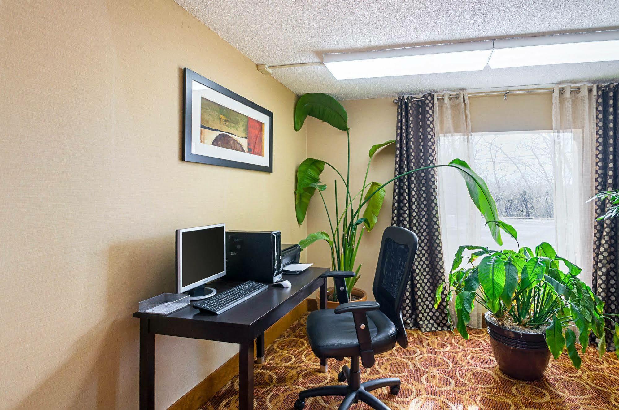 Econo Lodge Hagerstown I-81 Екстер'єр фото