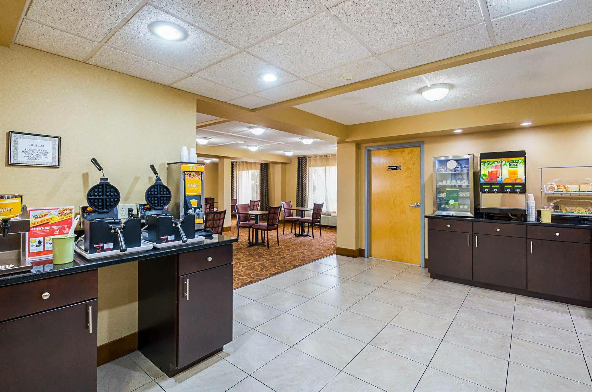 Econo Lodge Hagerstown I-81 Екстер'єр фото