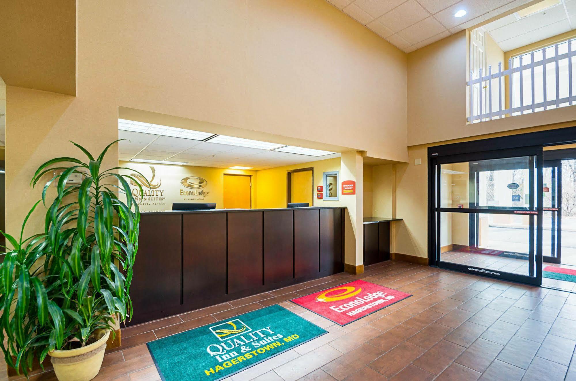 Econo Lodge Hagerstown I-81 Екстер'єр фото