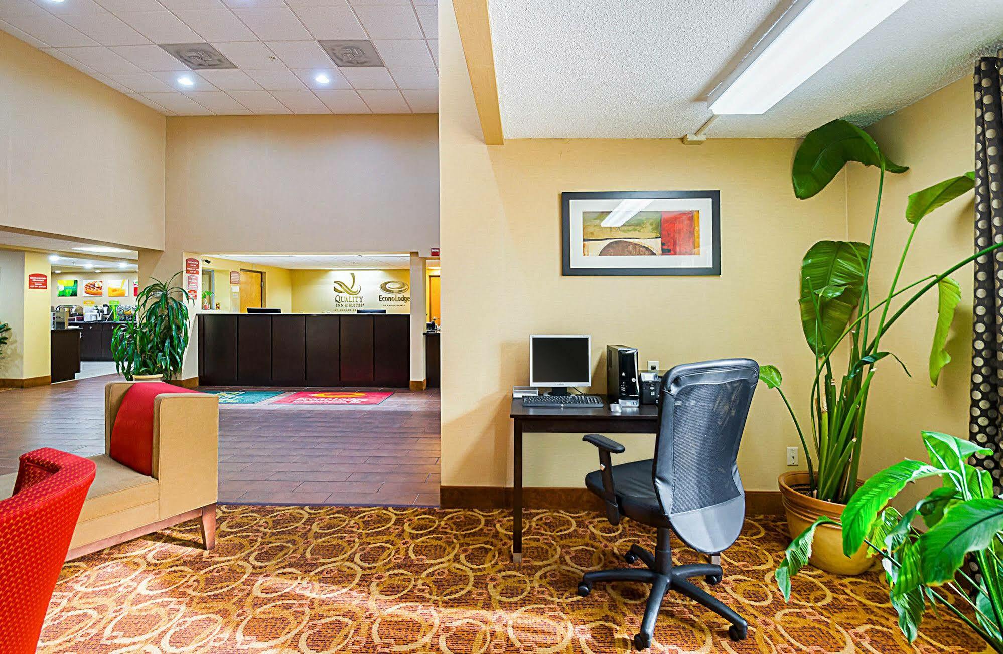 Econo Lodge Hagerstown I-81 Екстер'єр фото